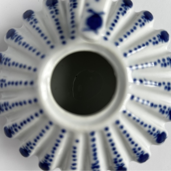 Decorative Teapot Blue White Flat with Lotus Shape Made in China - Picture 11 of 14